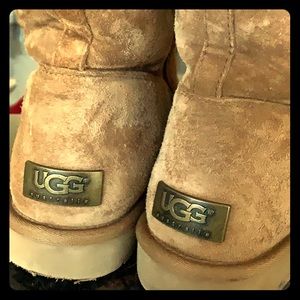 SHORT UGGS